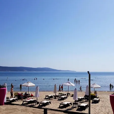 아파트 Oasis Vip Club