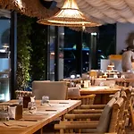 Oasis Vip Club * ساني بيتش
