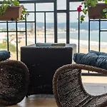 Oasis Vip Club * ساني بيتش