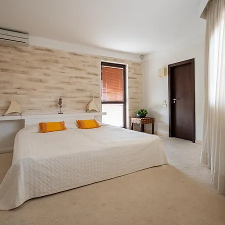 Oasis Vip Club - Настаняване, Ресторант И Плаж Apartment *