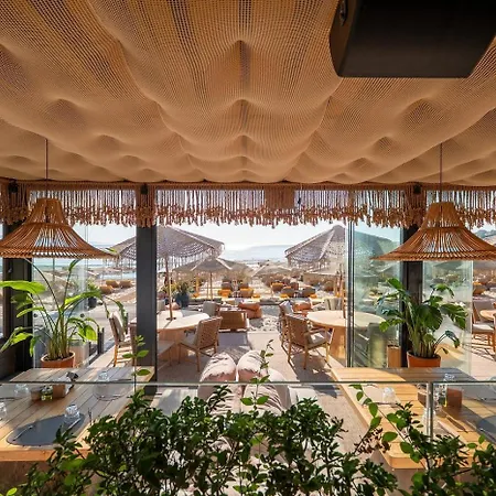 Oasis Vip Club - настаняване, ресторант и плаж